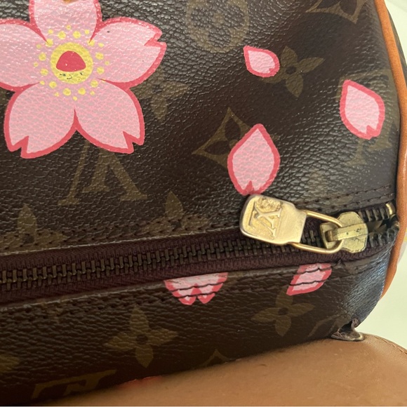 Pretty Inspired iconic logo bag. Used and in good condition. See pictures - Picture 4 of 13